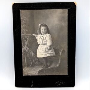 Antique Victorian era photograph cabinet card of little girl